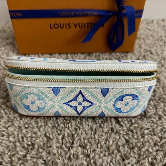 Louis Vuitton Sunglasses Pouch GM, Lagoon By The Pool Limited Edition - Picture 3 of 6